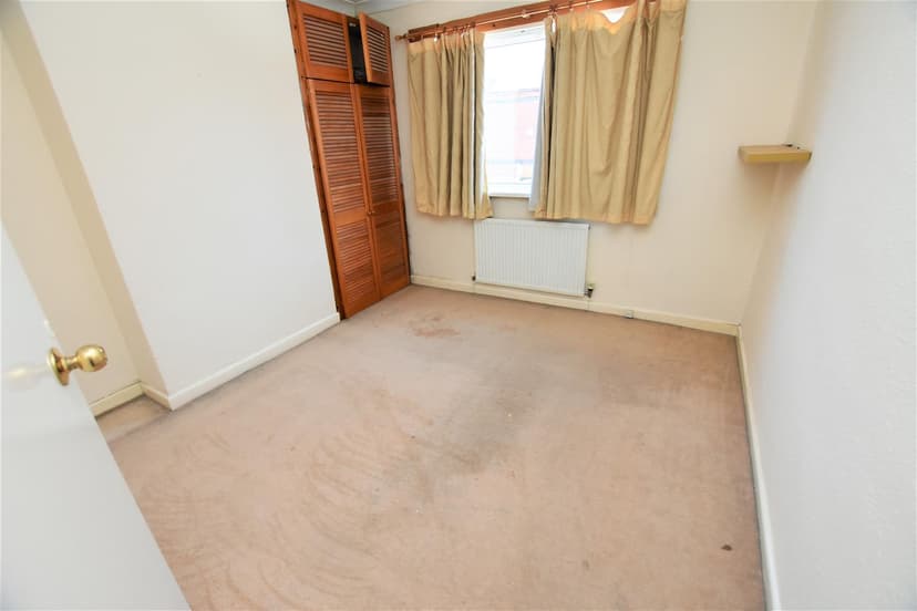 84, Gleave Road - Image 3