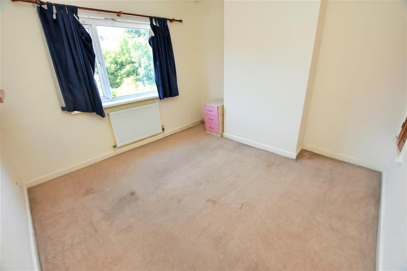 84, Gleave Road - Image 2