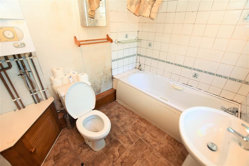 84, Gleave Road - Image 1