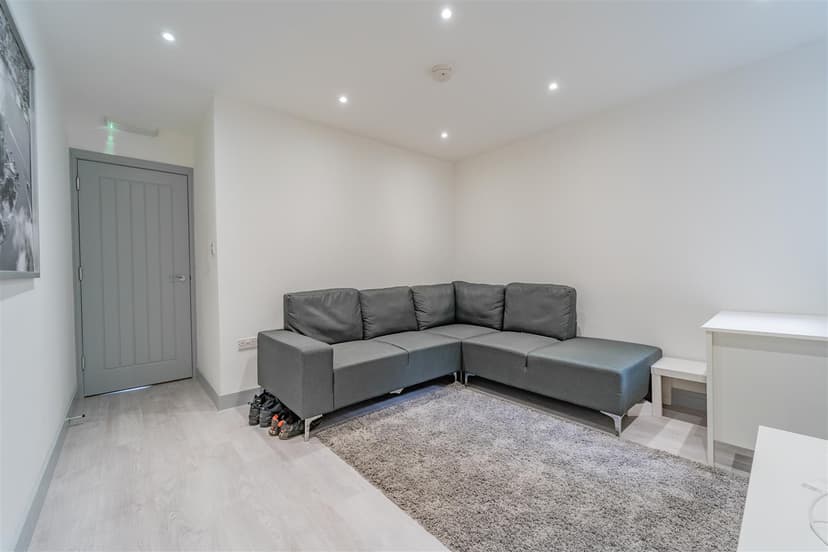 26, North Road - Image 17