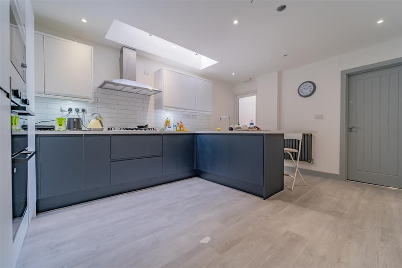 26, North Road - Image 15