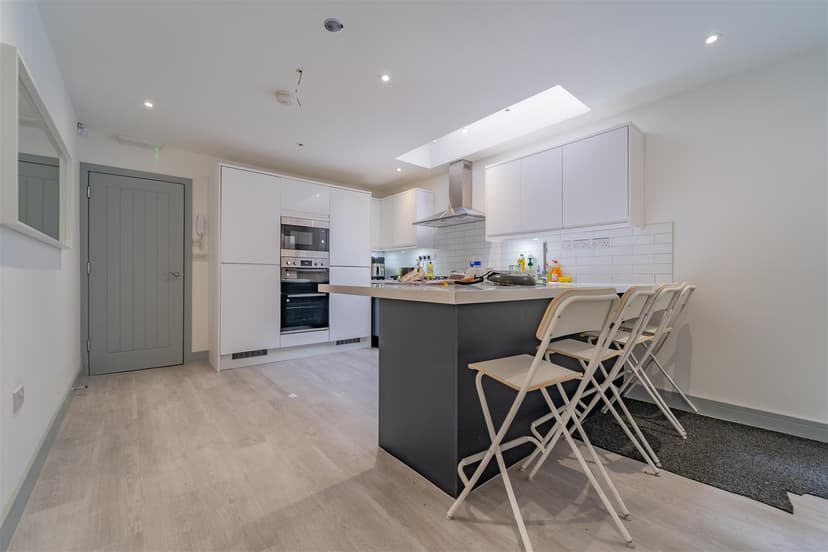 26, North Road - Image 13