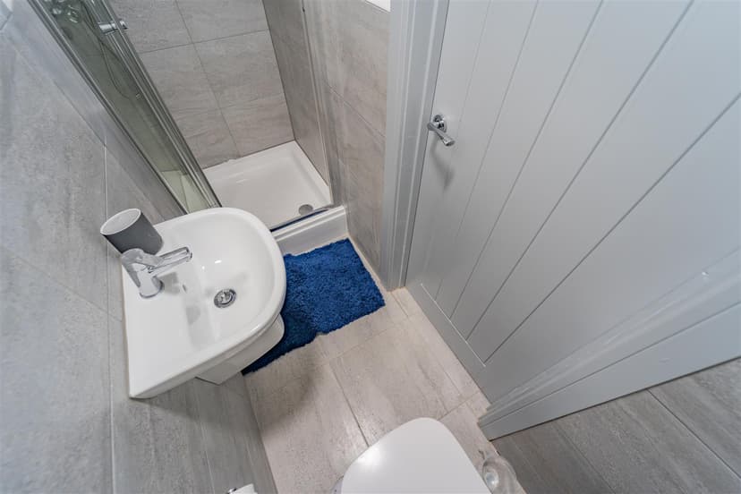 26, North Road - Image 11