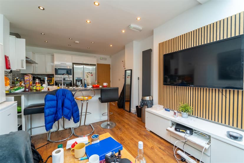 235, Hubert Road - Image 20