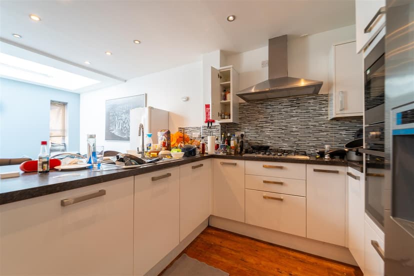 235, Hubert Road - Image 18