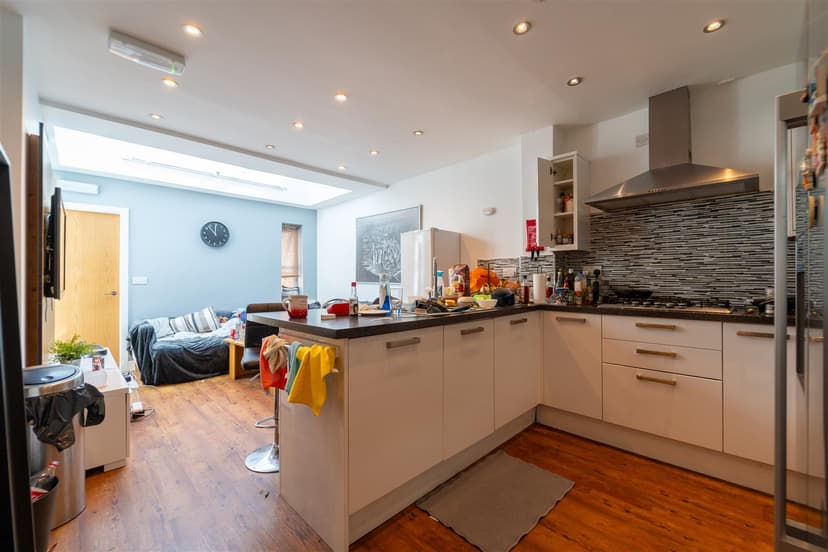 235, Hubert Road - Image 17