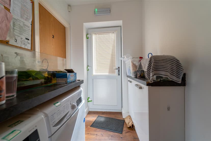 235, Hubert Road - Image 16