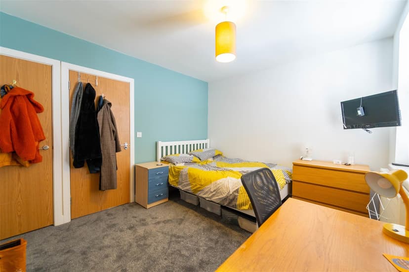 235, Hubert Road - Image 15