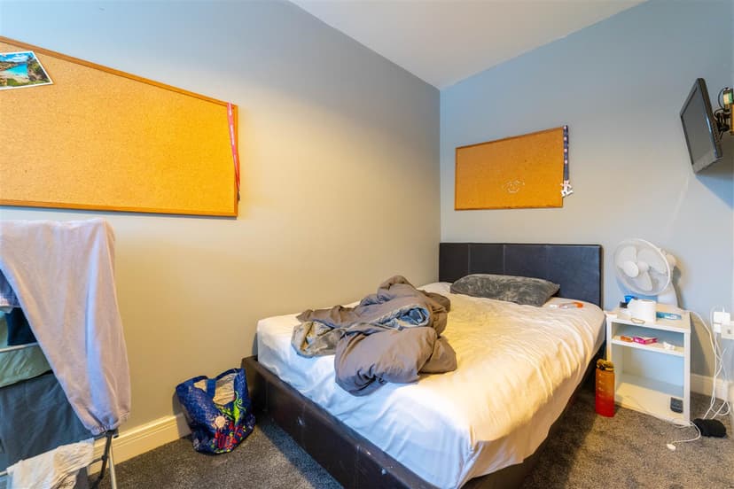 235, Hubert Road - Image 14