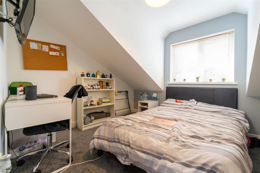 235, Hubert Road - Image 12