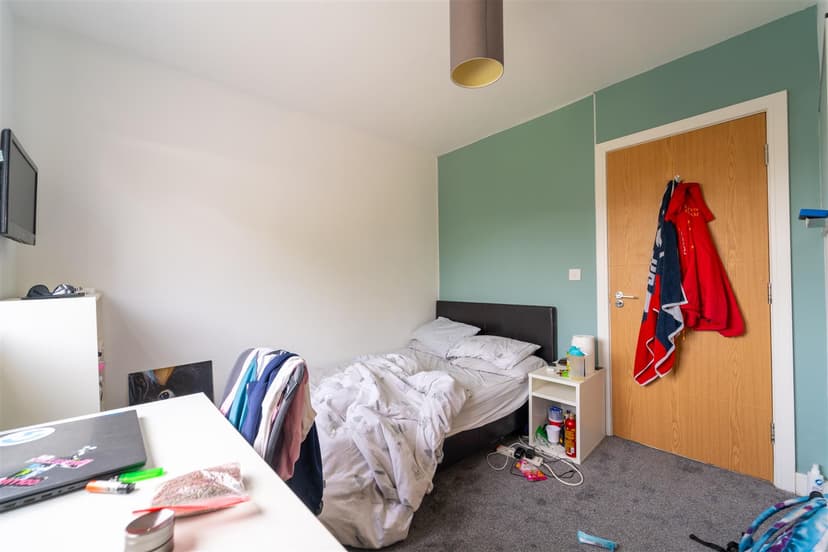 235, Hubert Road - Image 11