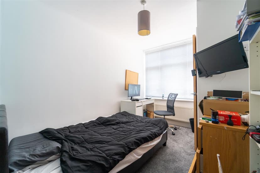 235, Hubert Road - Image 10