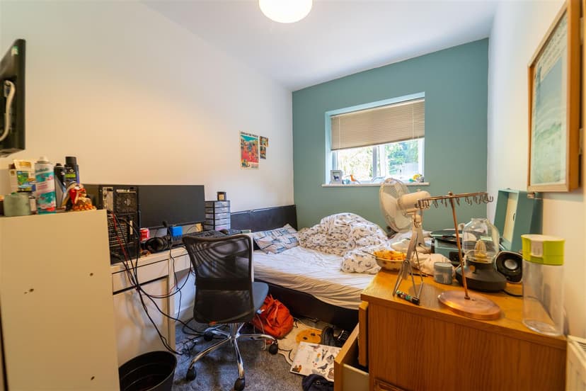 235, Hubert Road - Image 9