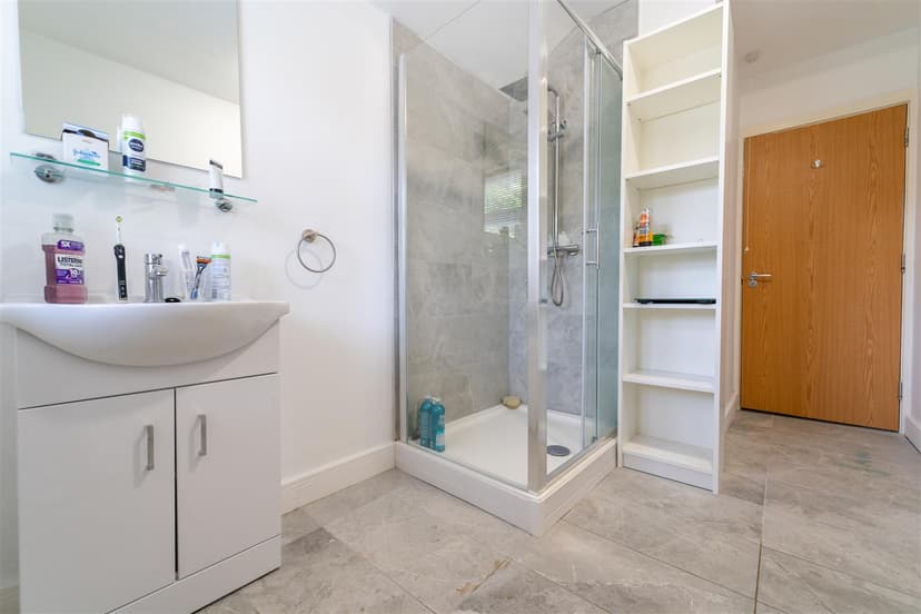 235, Hubert Road - Image 8