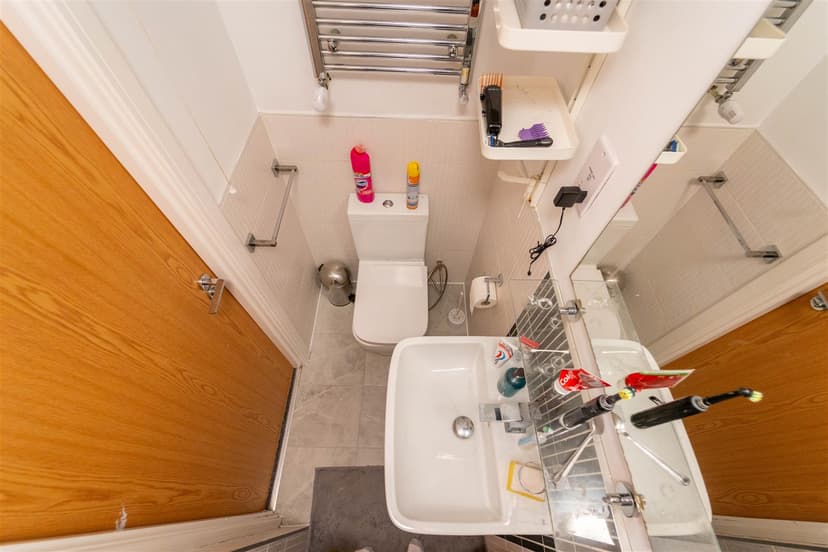 235, Hubert Road - Image 7