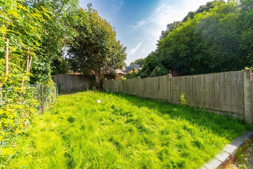 235, Hubert Road - Image 4