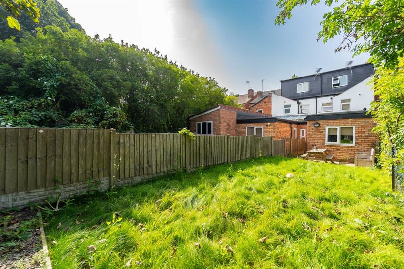 235, Hubert Road - Image 3