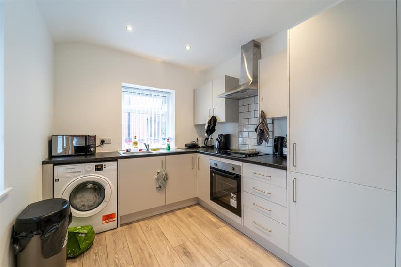 Flat 2, Oak Tree Lane - Image 12