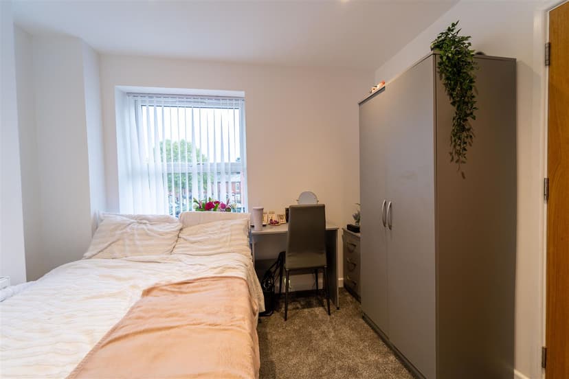 Flat 2, Oak Tree Lane - Image 8