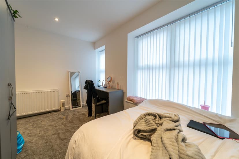 Flat 2, Oak Tree Lane - Image 7
