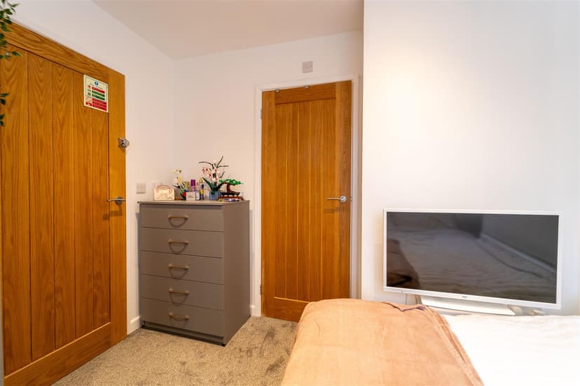 Flat 2, Oak Tree Lane - Image 5