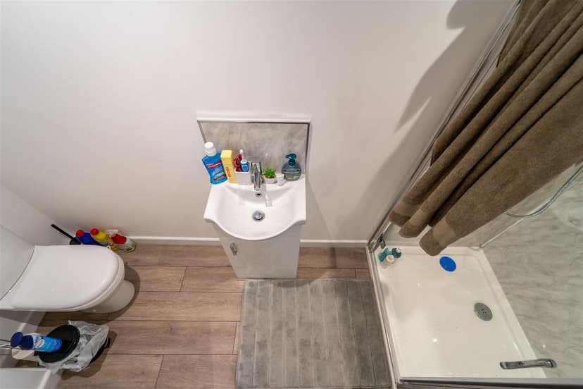 Flat 2, Oak Tree Lane - Image 2