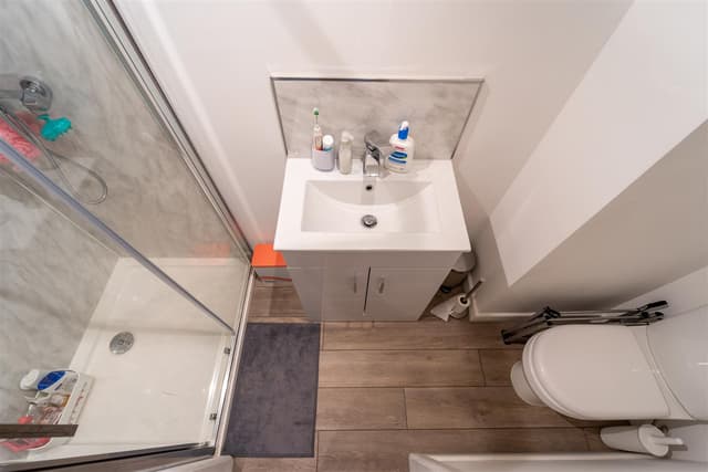 Flat 2, Oak Tree Lane