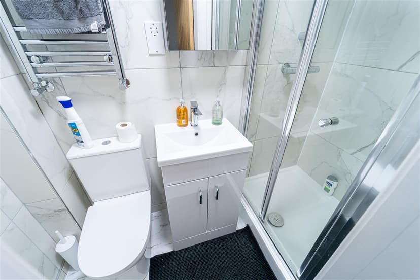 67, Winnie Road - Image 4