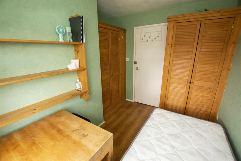 25, Hubert Croft - Image 8