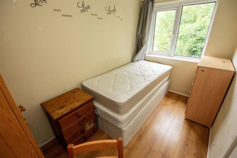 25, Hubert Croft - Image 4