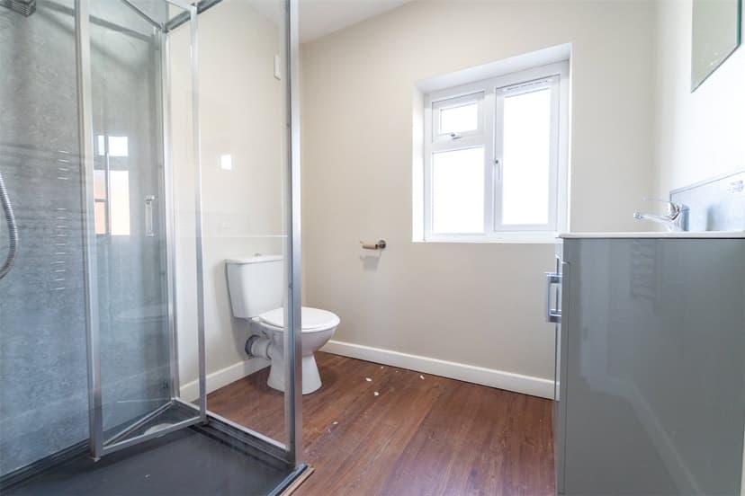 6, Luton Road - Image 24