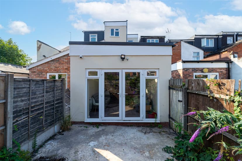 6, Luton Road - Image 11