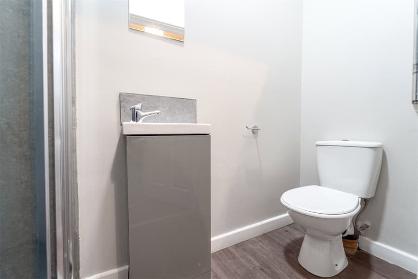 6, Luton Road - Image 10