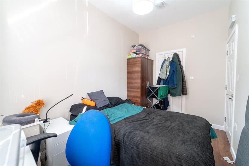 6, Luton Road - Image 3