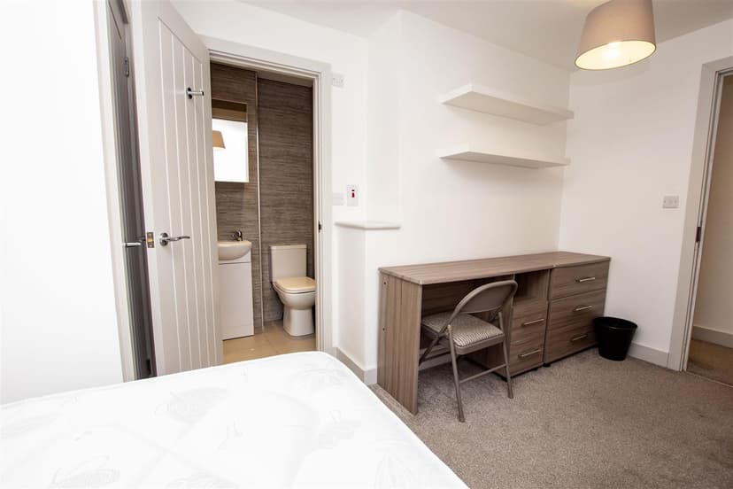 299, Tiverton Road - Image 5