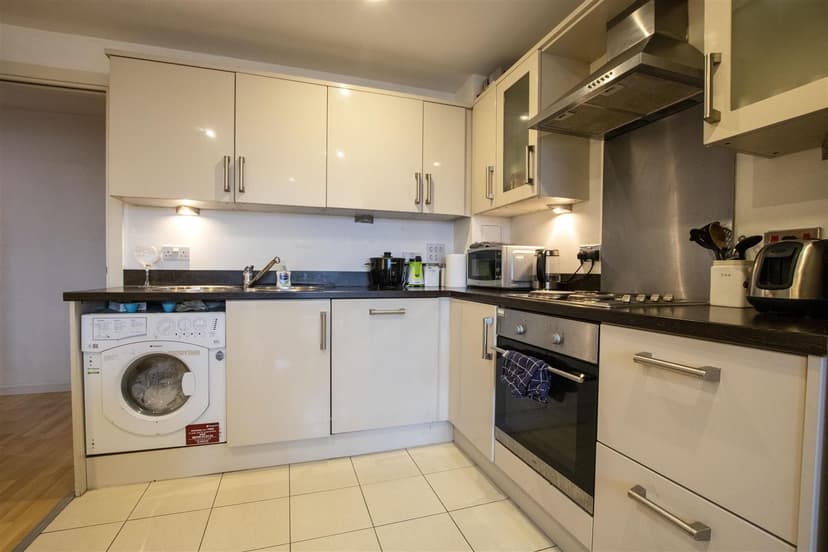 Apartment 1213, Masshouse Plaza - Image 4