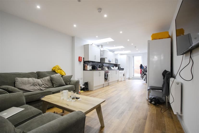 21 Florence Buildings, Hubert Road - Image 13