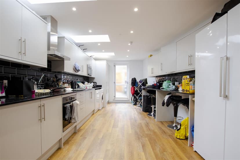 21 Florence Buildings, Hubert Road - Image 11