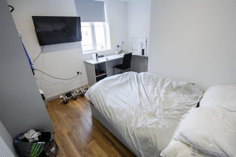 21 Florence Buildings, Hubert Road - Image 9