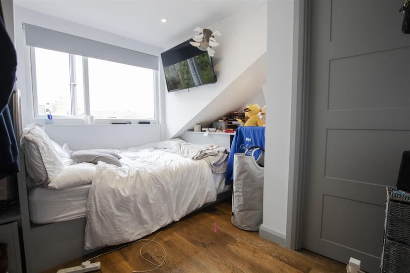 21 Florence Buildings, Hubert Road - Image 7