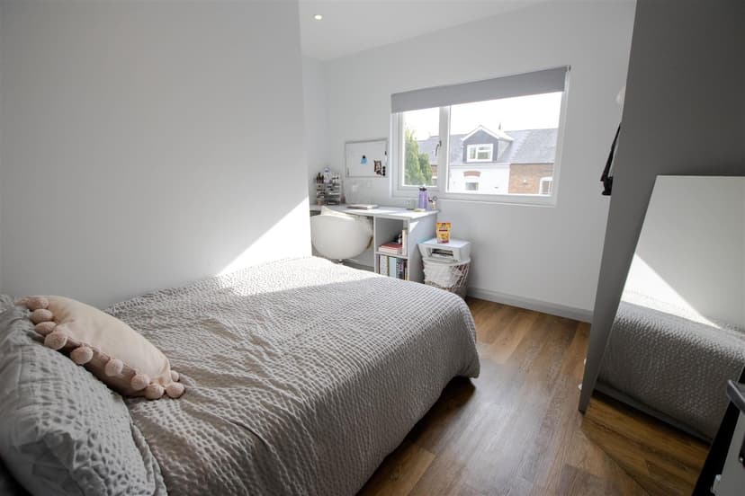 21 Florence Buildings, Hubert Road - Image 6