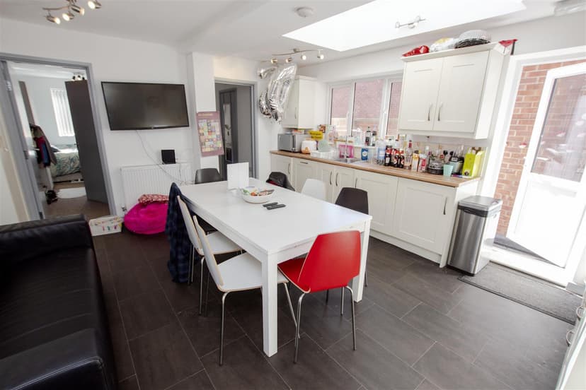 1, Coronation Road - Image 15