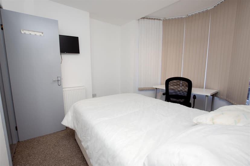 1, Coronation Road - Image 11