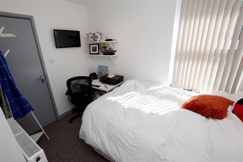 1, Coronation Road - Image 9