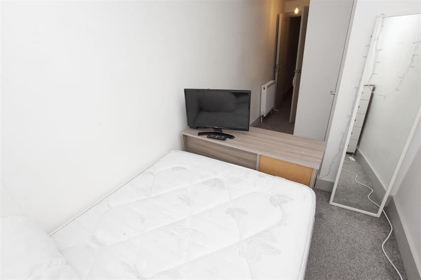 68, Exeter Road - Image 4