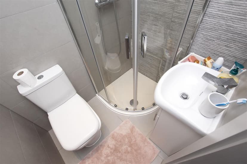 68, Exeter Road - Image 2