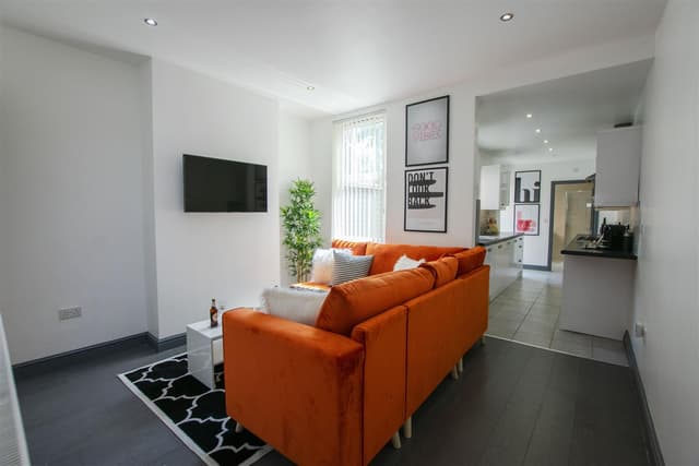 6, Katie Road - Image 15