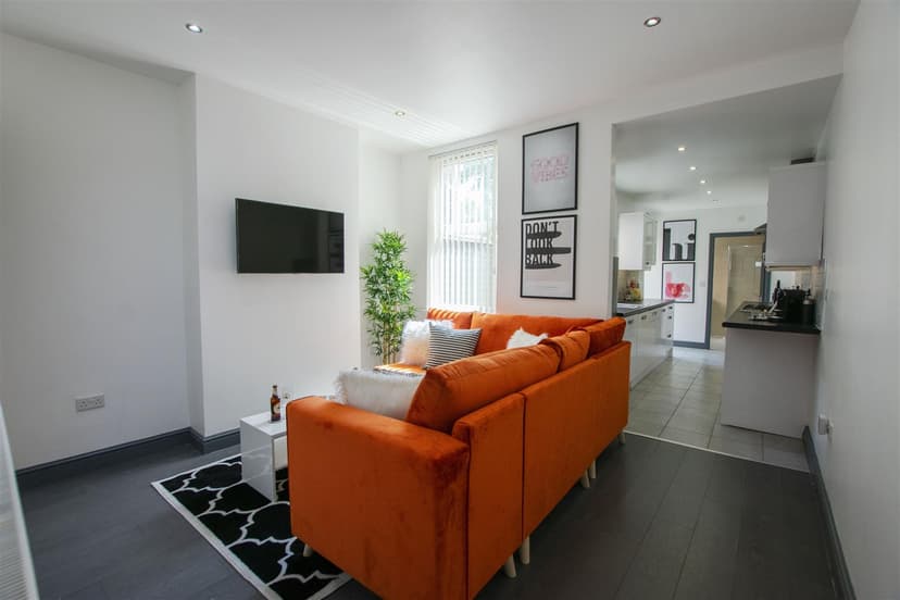 6, Katie Road - Image 15