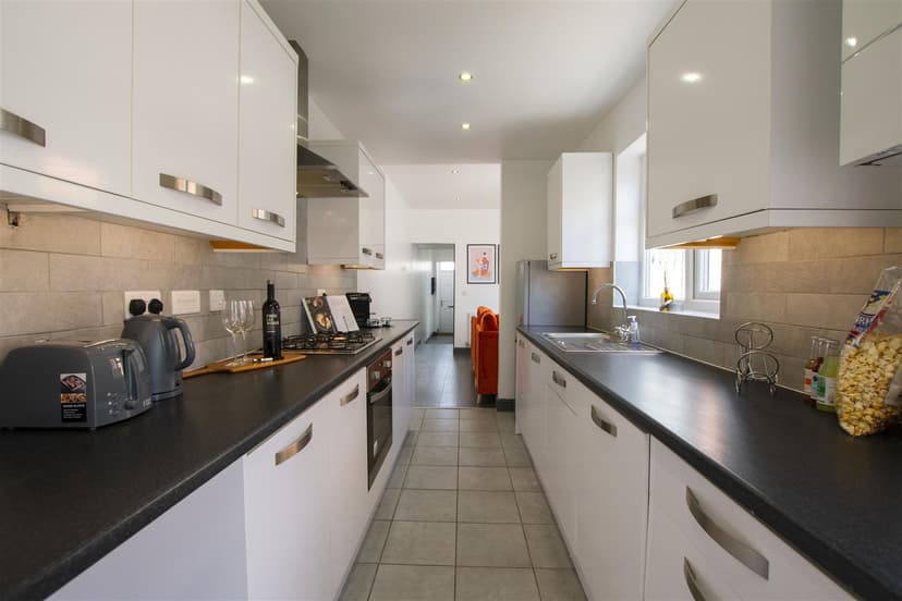 6, Katie Road - Image 13