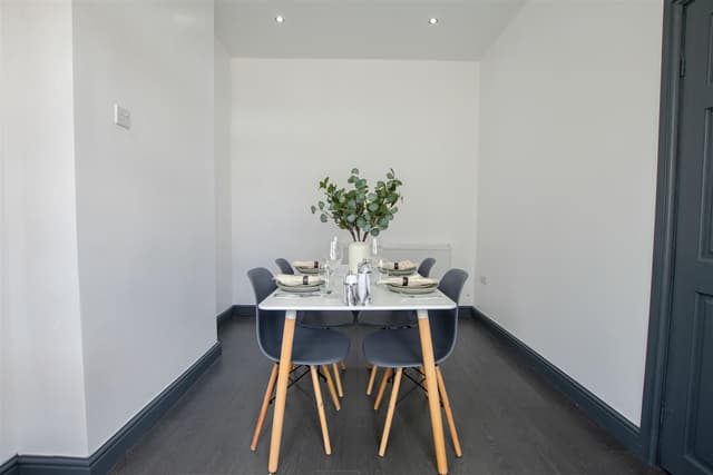 6, Katie Road - Image 10